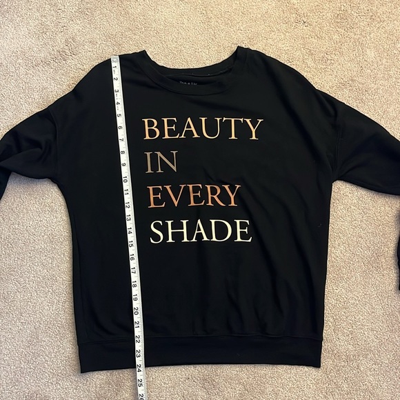 Zoe + Liv Beauty In Every Shade Graphic Sweatshirt Size S Black Fleece - Picture 6 of 6
